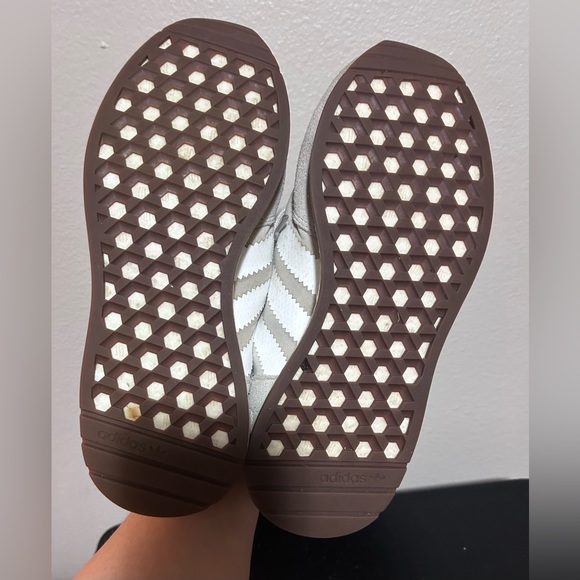 Used Men’s Adidas shoes - cream/ grey- size 7 - Picture 12 of 12